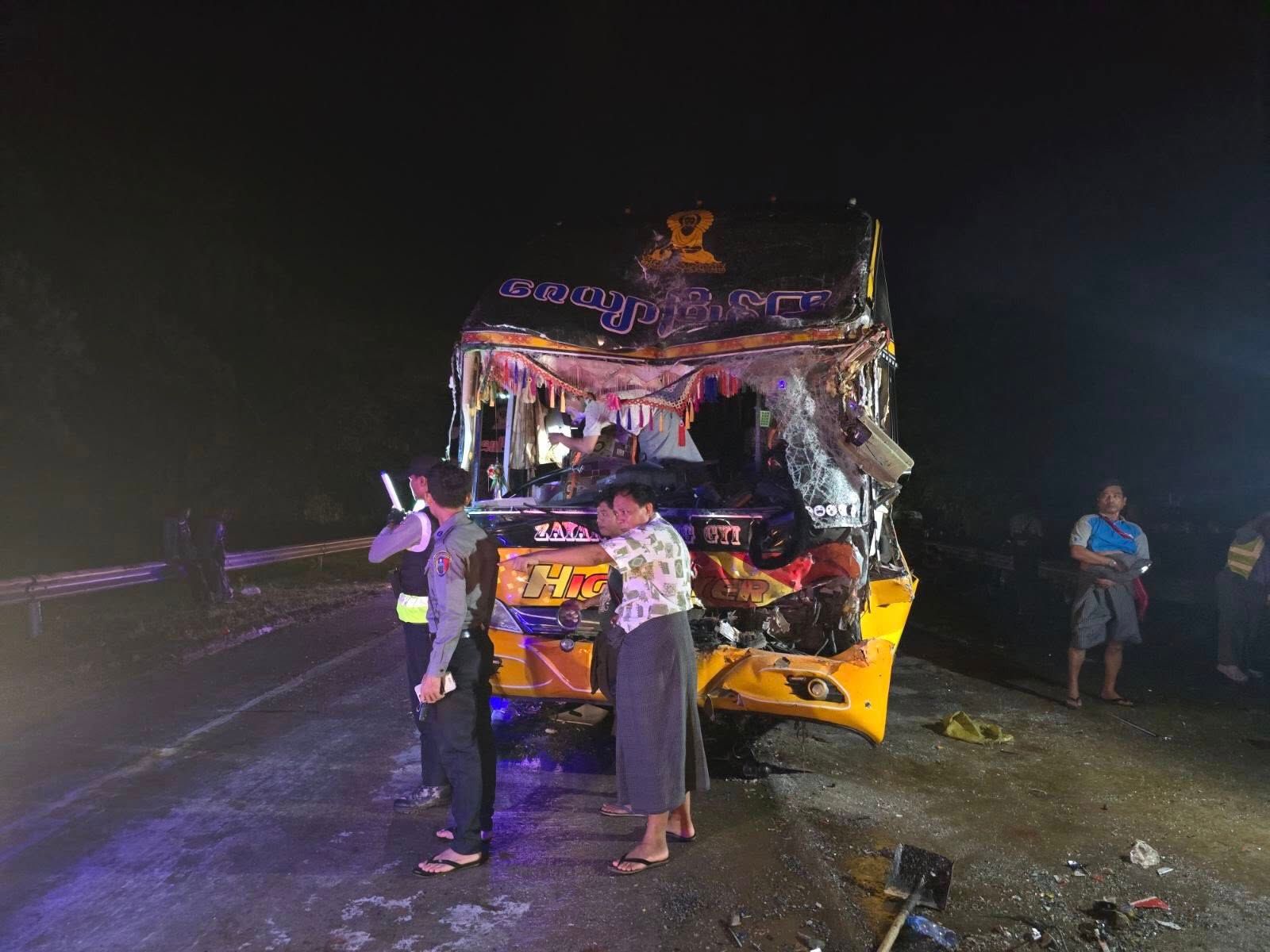 Photo : အမြန်လမ်းမကြီး ထိန်းသိမ်းပြုပြင်ရေးနှင့် ကြီးကြပ်ရေးအဖွဲ့