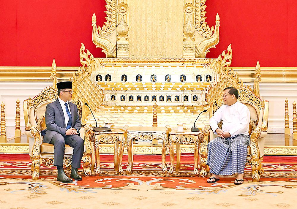 နေပြည်တော်တွင် စစ်အာဏာရှင်သမ္မတနှင့် အင်ဒိုနီးရှား နိုင်ငံခြားရေးဝန်ကြီးတို့ တွေ့ဆုံစဉ်။ (Photo: CINCDS)