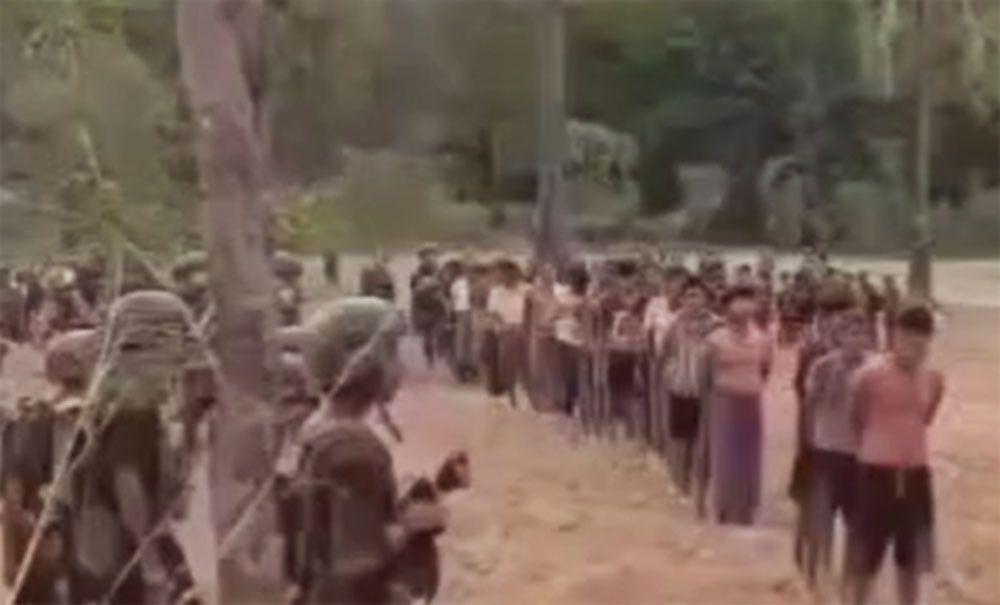ပေါက်မြို့နယ်တိုက်ပွဲအတွင်း ဖမ်းမိသည့် စစ်သား၊ ရဲနှင့် ပျူစောထီးများ။ (Photo: တော်လှန်ရေးတပ်ဖွဲ့ဝင်များ၊ မကွေးတိုင်း ပကဖ)