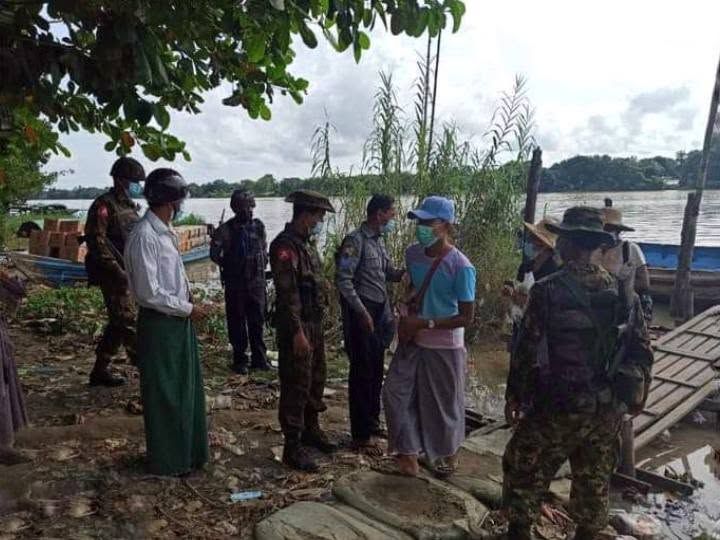 ဖျာပုံမြို့ ရေဆိပ်မှာ စစ်ဆေးနေပုံ။ (Photo: KKL)