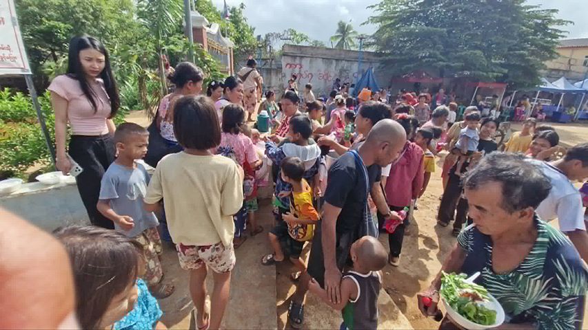ထိုင်းနယ်စပ်ကိုထွက်ပြေးလာသည့် ကရင်စစ်ဘေးရှောင်များ ။ Photo: CJ